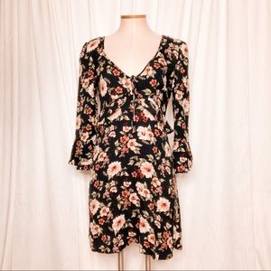 AMERICAN EAGLE black floral long sleeve dress